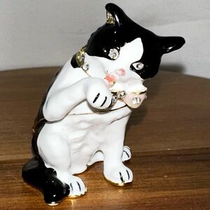 Black and White Cat Figurine magnetic trinket box enamel on metal